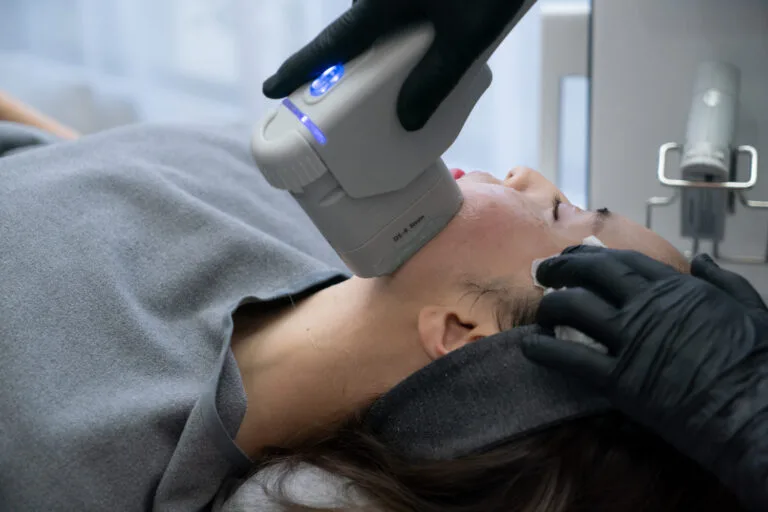 HIFU Treatment in Dubai for Wrinkle Reduction and Care 7 HIFU-Facial-Treatment-Clinic-Dubai-1